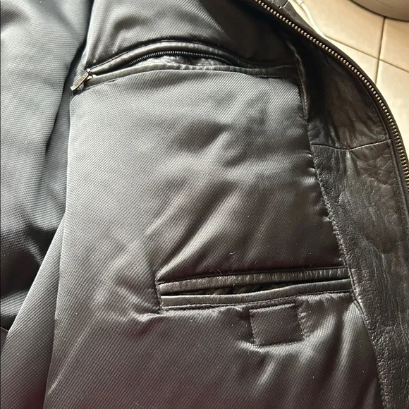 Roundtree & Yorke Black Leather Jacket - Picture 4 of 6